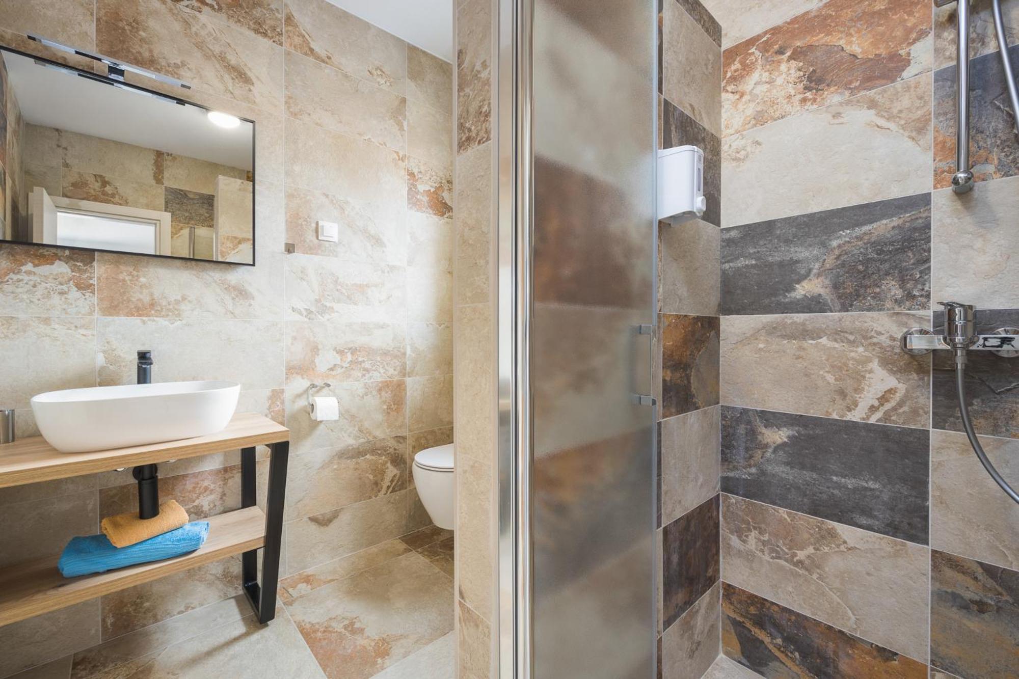 Nur For 10 People Near With 45 M2 Private Pool & Jacuzzi Only 2 Km From Pula