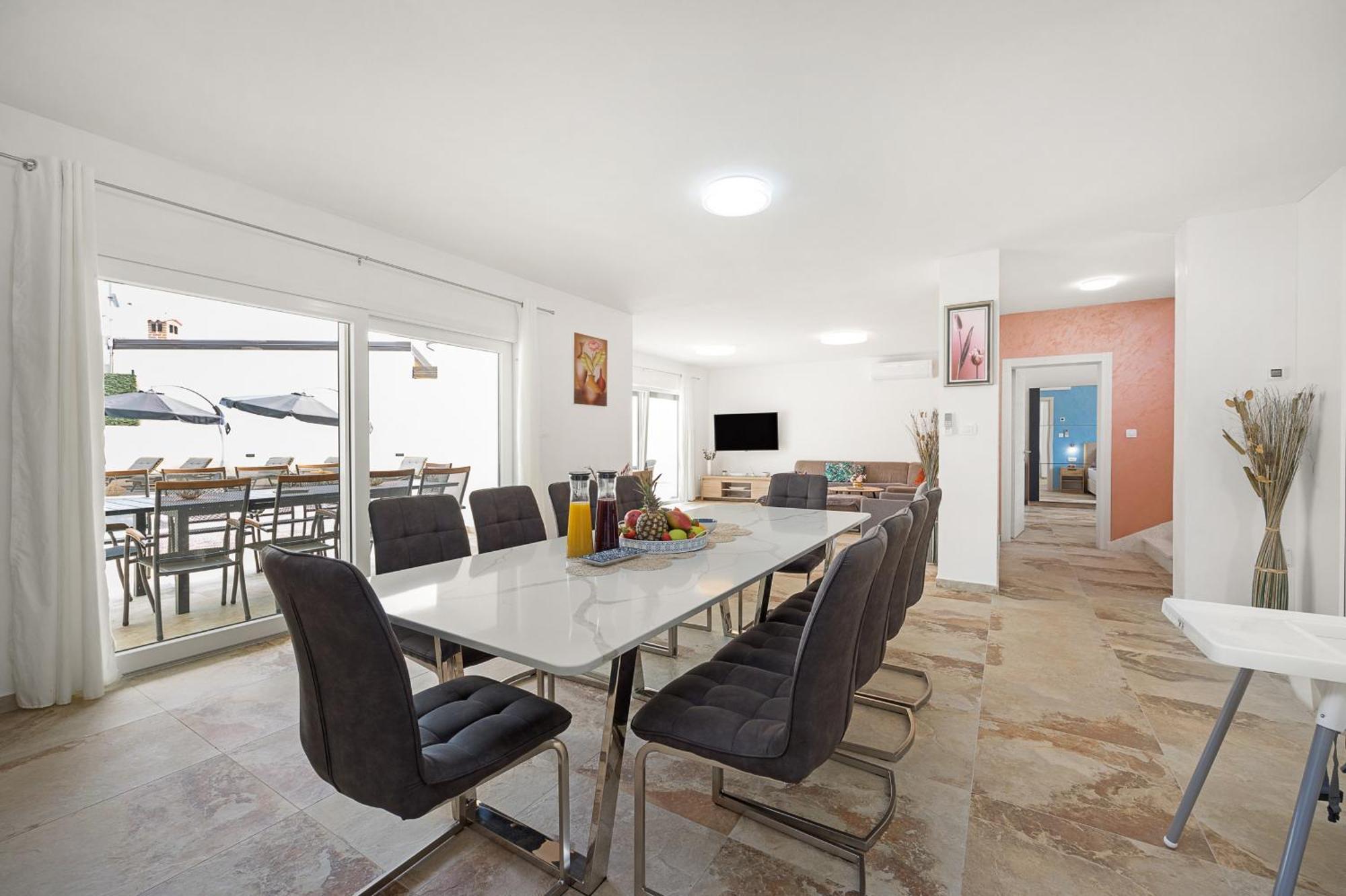 Nur For 10 People Near With 45 M2 Private Pool & Jacuzzi Only 2 Km From * Pula