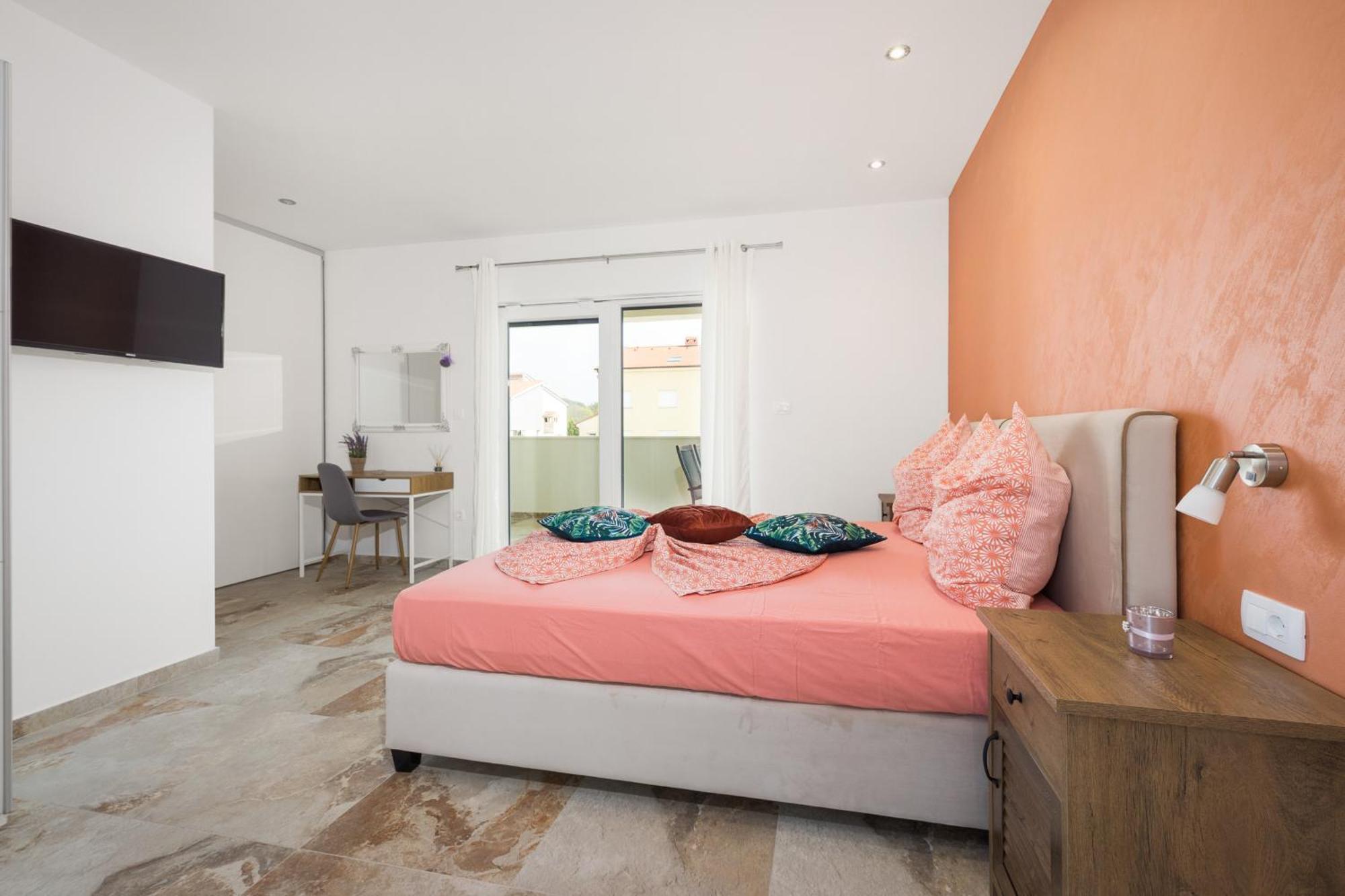 Nur For 10 People Near With 45 M2 Private Pool & Jacuzzi Only 2 Km From