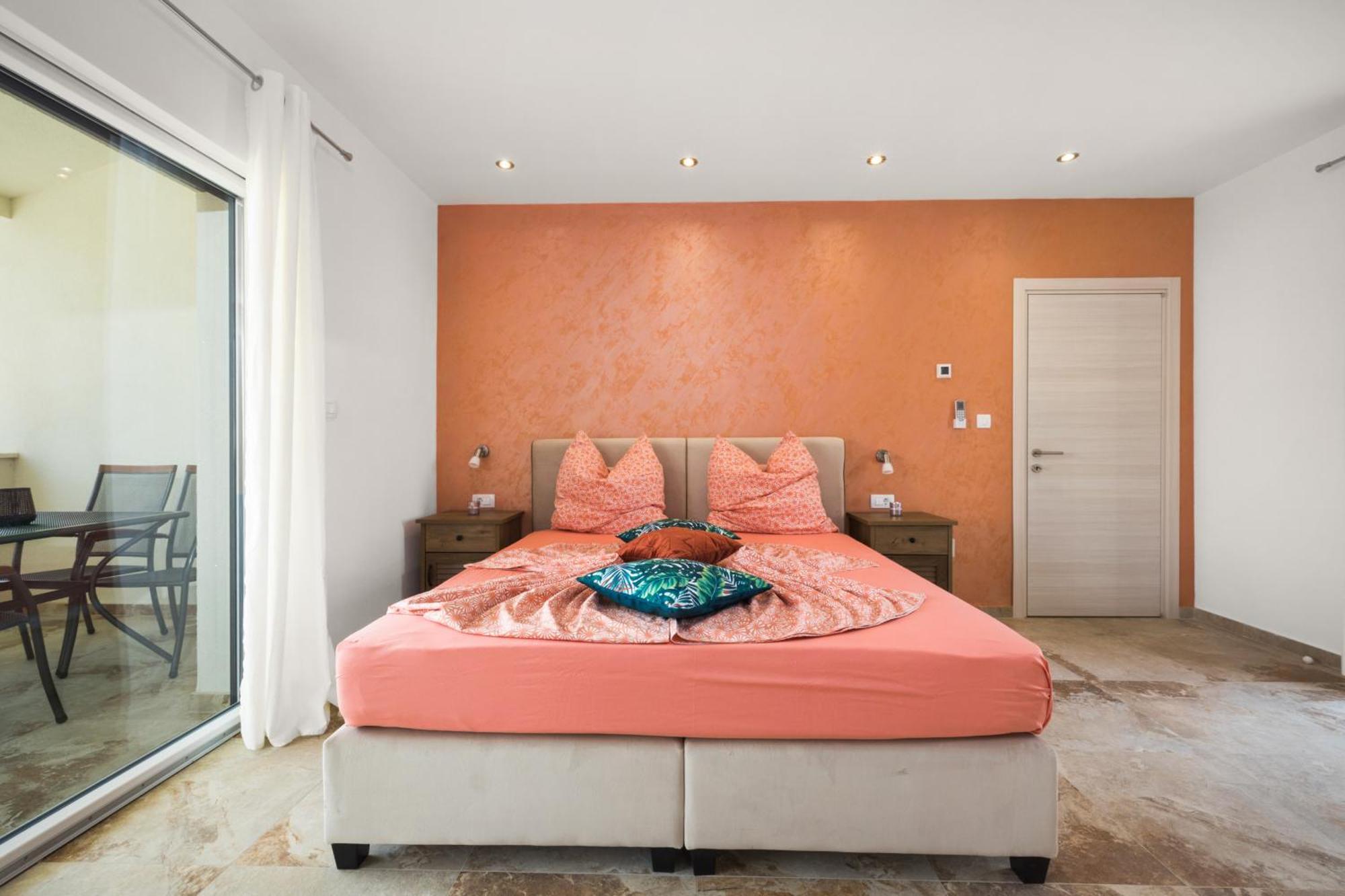 Nur For 10 People Near With 45 M2 Private Pool & Jacuzzi Only 2 Km From Villa