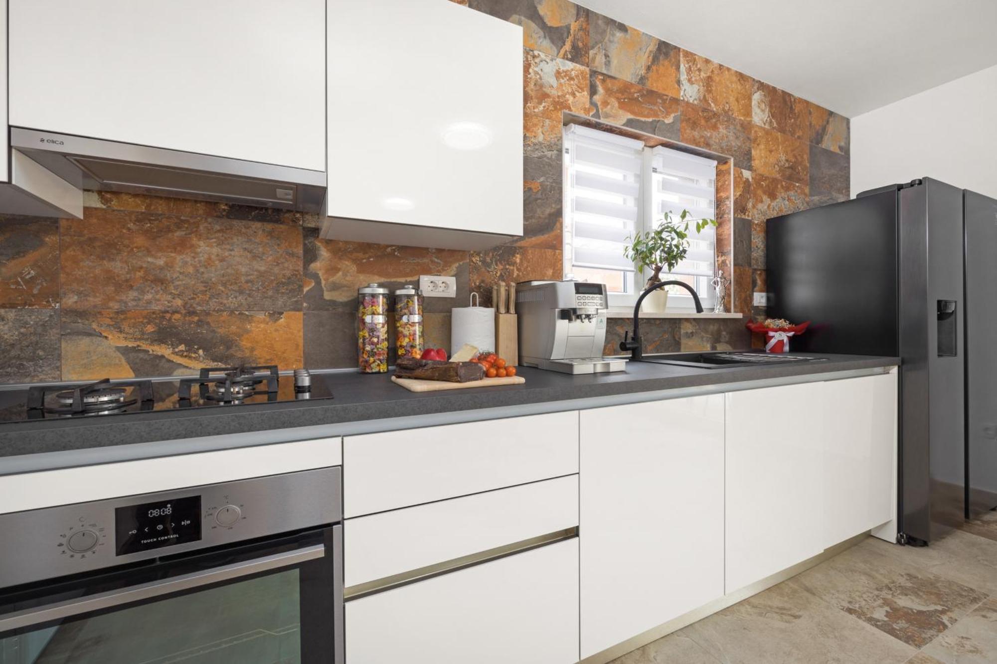 Nur For 10 People Near With 45 M2 Private Pool & Jacuzzi Only 2 Km From * Pula