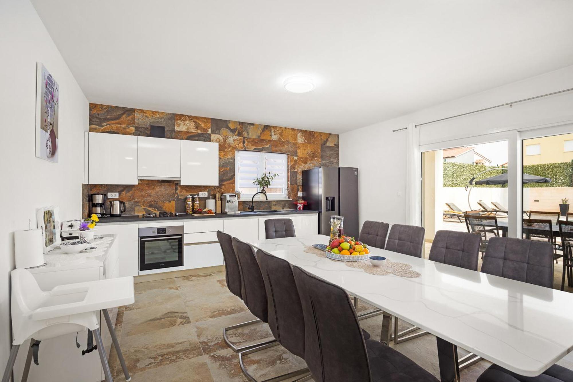 Villa Nur For 10 People Near With 45 M2 Private Pool & Jacuzzi Only 2 Km From Pula