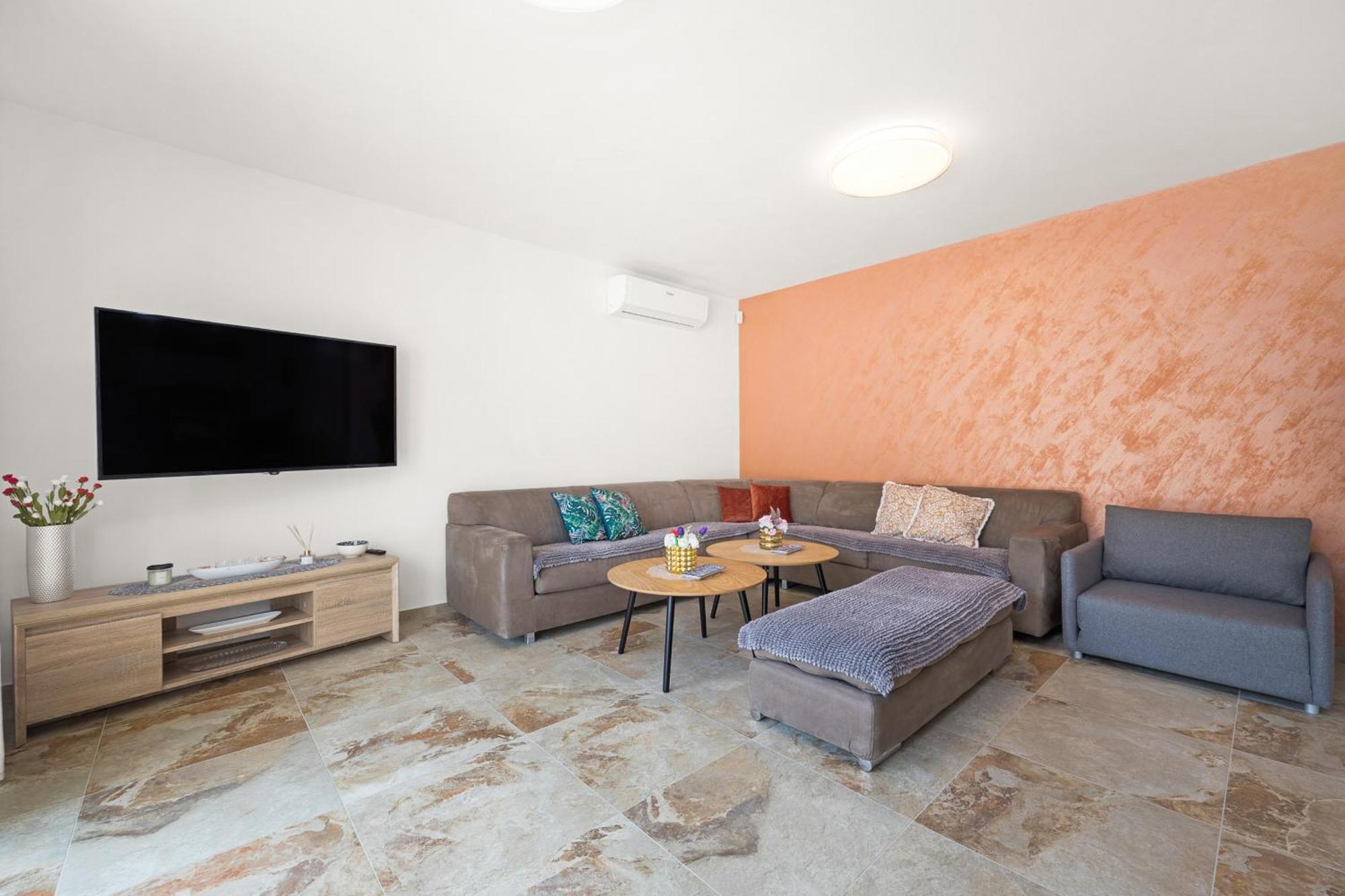 Villa Nur For 10 People Near With 45 M2 Private Pool & Jacuzzi Only 2 Km From *