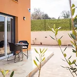Villa Nur For 10 People Near Pula With 45 M2 Private Pool & Jacuzzi Only 2 Km From Beach