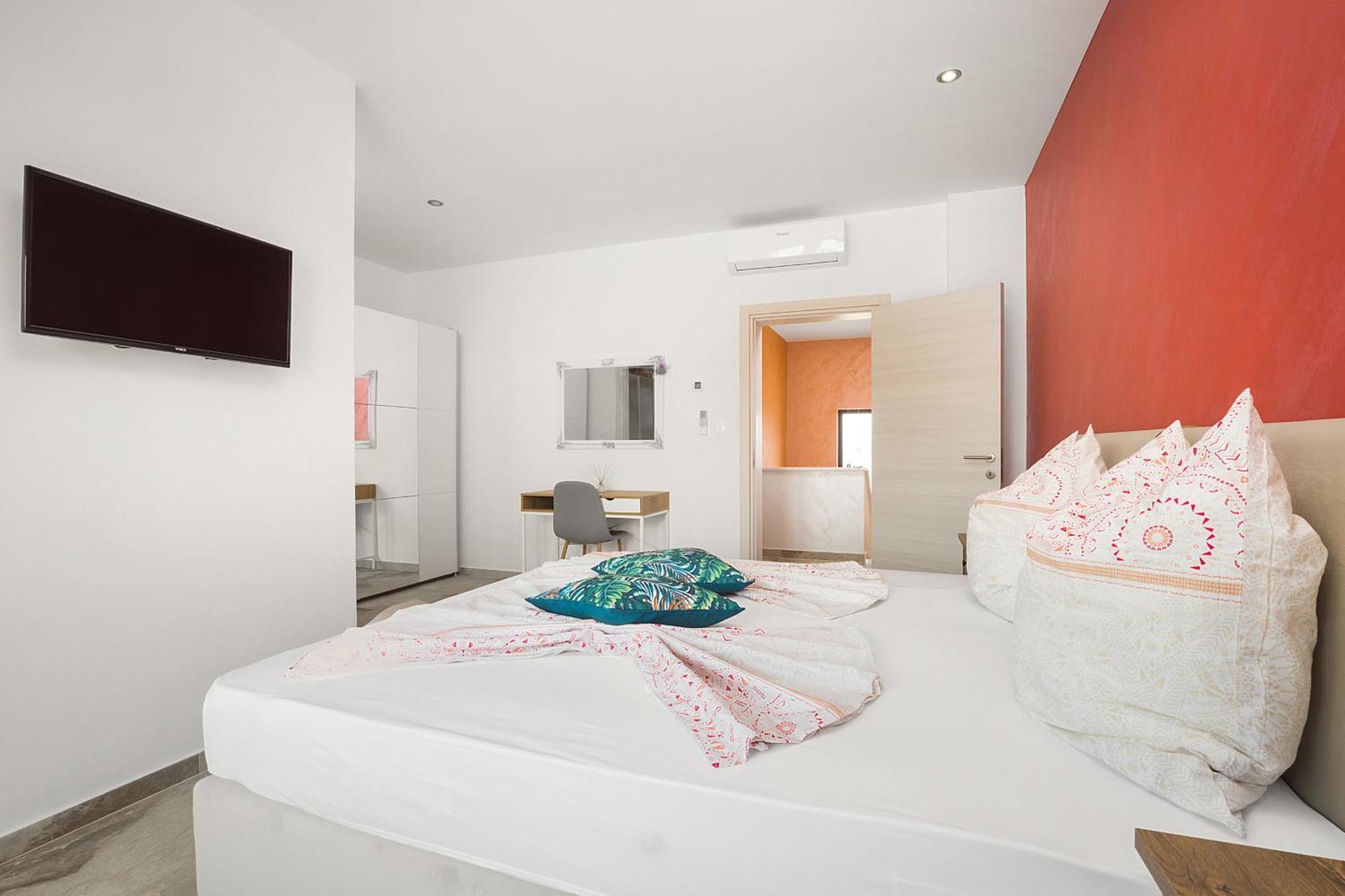 Nur For 10 People Near With 45 M2 Private Pool & Jacuzzi Only 2 Km From *