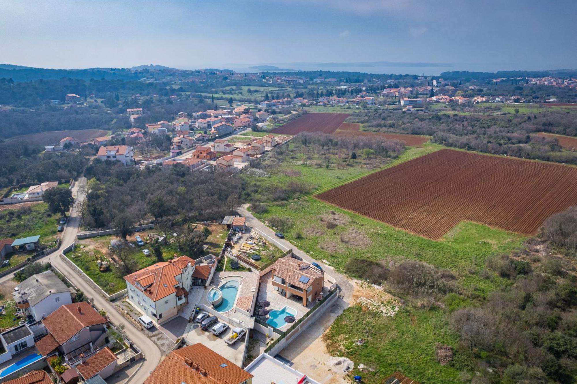 Vila Nur For 10 People Near With 45 M2 Private Pool & Jacuzzi Only 2 Km From